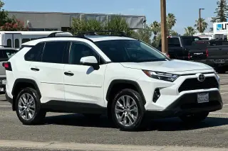Toyota RAV4 2023 XLE Premium 4dr SUV