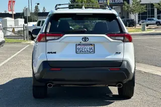 Toyota RAV4 2023 XLE Premium 4dr SUV