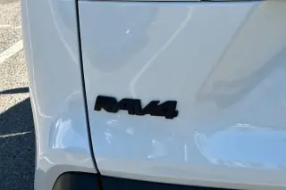 Toyota RAV4 2023 XLE Premium 4dr SUV