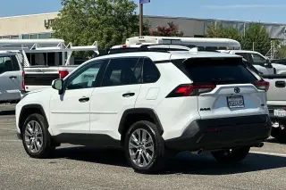 Toyota RAV4 2023 XLE Premium 4dr SUV
