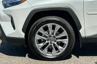 Toyota RAV4 2023 XLE Premium 4dr SUV