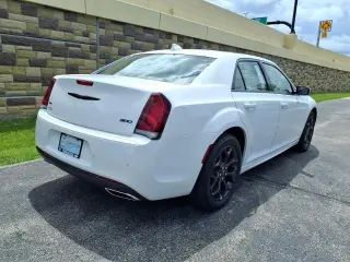 Chrysler 300 2023 AWD Touring L 4dr Sedan