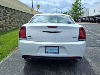 Chrysler 300 2023 AWD Touring L 4dr Sedan