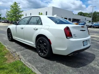 Chrysler 300 2023 AWD Touring L 4dr Sedan