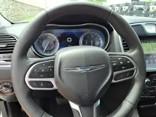 Chrysler 300 2023 AWD Touring L 4dr Sedan