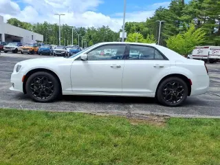 Chrysler 300 2023 AWD Touring L 4dr Sedan