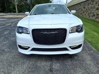 Chrysler 300 2023 AWD Touring L 4dr Sedan