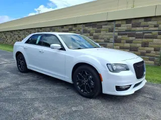 Chrysler 300 2023 AWD Touring L 4dr Sedan