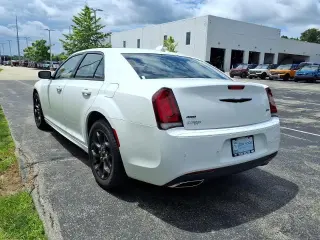 Chrysler 300 2023 AWD Touring L 4dr Sedan