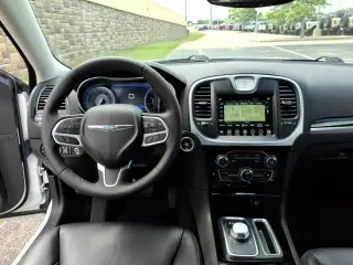 Chrysler 300 2023 AWD Touring L 4dr Sedan