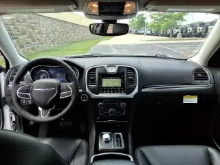 Chrysler 300 2023 AWD Touring L 4dr Sedan