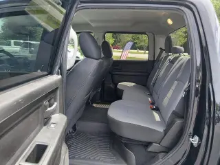 Ram 1500 Classic 2021 4x4 Tradesman 4dr Crew Cab 5.5 ft. SB Pickup