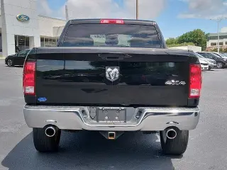 Ram 1500 Classic 2021 4x4 Tradesman 4dr Crew Cab 5.5 ft. SB Pickup