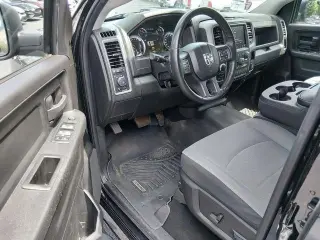 Ram 1500 Classic 2021 4x4 Tradesman 4dr Crew Cab 5.5 ft. SB Pickup