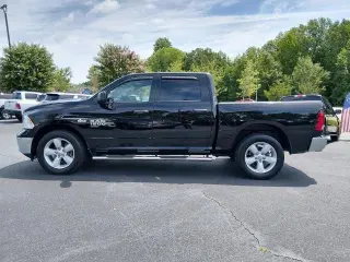 Ram 1500 Classic 2021 4x4 Tradesman 4dr Crew Cab 5.5 ft. SB Pickup