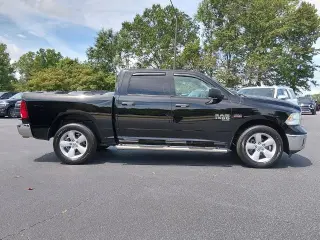 Ram 1500 Classic 2021 4x4 Tradesman 4dr Crew Cab 5.5 ft. SB Pickup