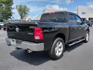 Ram 1500 Classic 2021 4x4 Tradesman 4dr Crew Cab 5.5 ft. SB Pickup