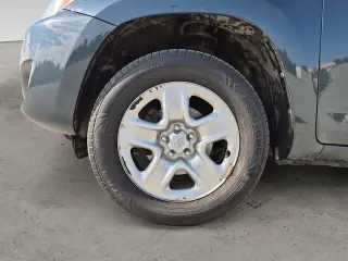 Toyota RAV4 2009 4x4 Base 4dr SUV w/ Third Row Package