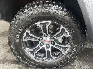 GMC Canyon 2024 4x4 AT4 4dr Crew Cab 5 ft. SB