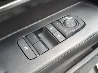 Toyota Tacoma 2025 4x4 SR5 2dr XtraCab 6.1 ft LB