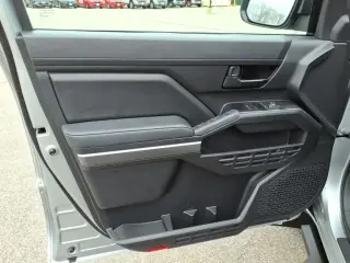Toyota Tacoma 2025 4x4 SR5 2dr XtraCab 6.1 ft LB