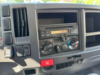 2017 Isuzu NRR DSL REG AT
