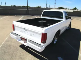 1993 CHEVROLET S10 REGULAR CAB