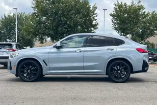 2023 BMW X4 xDrive30i