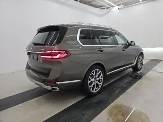 2026 BMW X7