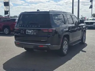 2022 Jeep Wagoneer