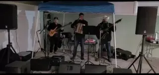 *-*-El Del Rancho Y Sus Compas