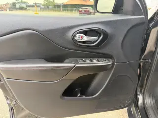 2022 Jeep Cherokee