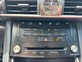 2018 LEXUS IS 300