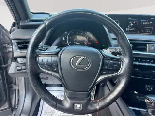 2019 LEXUS UX 200