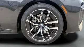 2025 BMW 740i