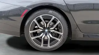 2025 BMW 740i