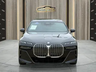 2025 BMW 740i