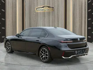 2025 BMW 740i