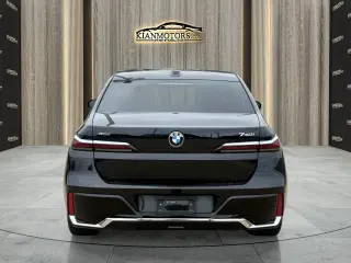 2025 BMW 740i