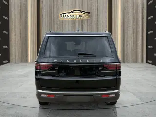 2022 Jeep Wagoneer