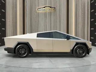 2025 Tesla Cybertruck