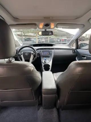 2010 Toyota Prius III