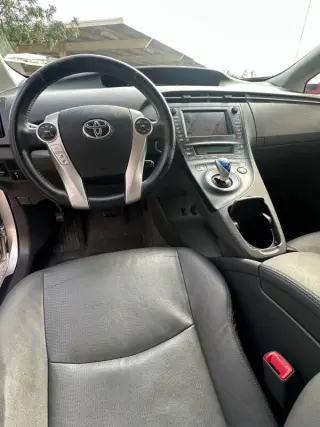 2010 Toyota Prius III