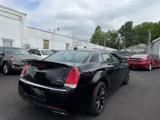 2016 Chrysler 300