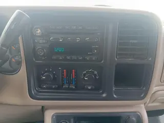 2004 Chevrolet Suburban