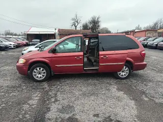 2005 Chrysler Town & Country