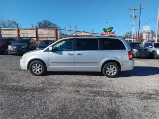2010 Chrysler Town & Country