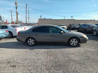 2003 Ford Taurus