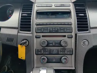 2010 Ford Taurus