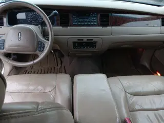 2000 Lincoln Town Car